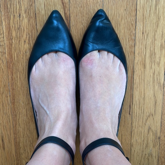 Gianvito Rossi Black Leather Pointed Toe, Ankle Strap Flats (Size 38) - Picture 2 of 5